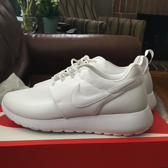 White Nike Roshes size 8 in womens!