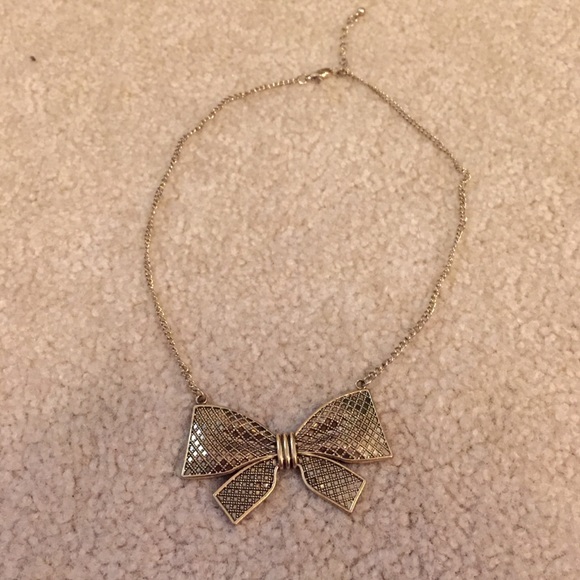 Gold bow necklace