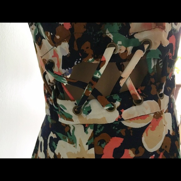 ❌❌SOLD❌❌Lucca Couture cutout floral dress 8 - Picture 2 of 4