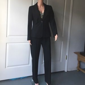 Taharie pant suit