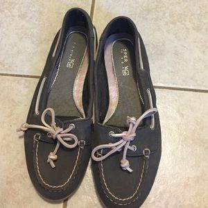 Gray & light pink Sperry boat shoes