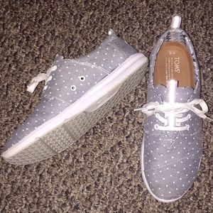 Womens toms sneakers size 8, fit like 7.5