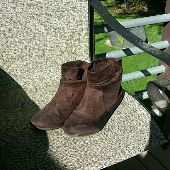 Boots - Picture 3 of 3