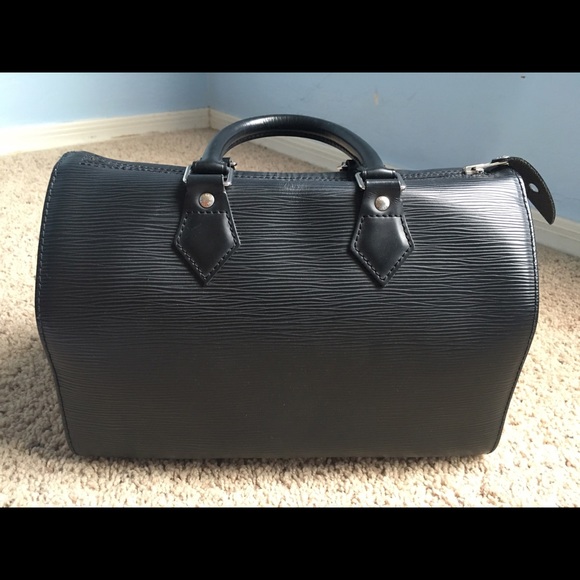 🎊SOLD🎊Authentic Louis Vuitton speedy epi 25
