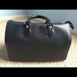 🎊SOLD🎊Authentic Louis Vuitton speedy epi 25