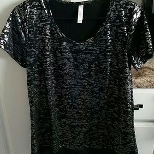 EUC LuLaRoe holiday classic tee