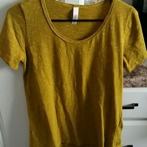 EUC LuLaRoe classic tee