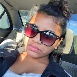 Meet your Posher, Roxy