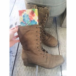 Lace up combat boots tan