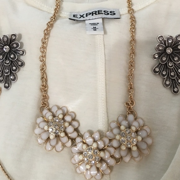 ๐Arrival Statement necklace - Picture 2 of 4