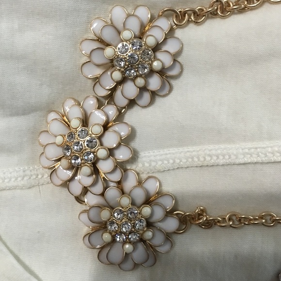 ๐Arrival Statement necklace - Picture 3 of 4