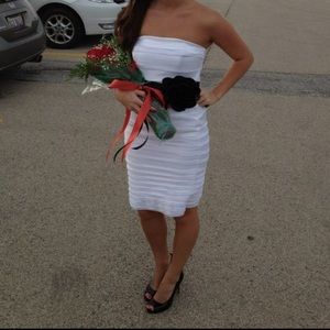 Beautiful White House Black Market Dress with Bow