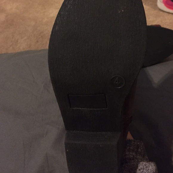 Shoes - Picture 3 of 4