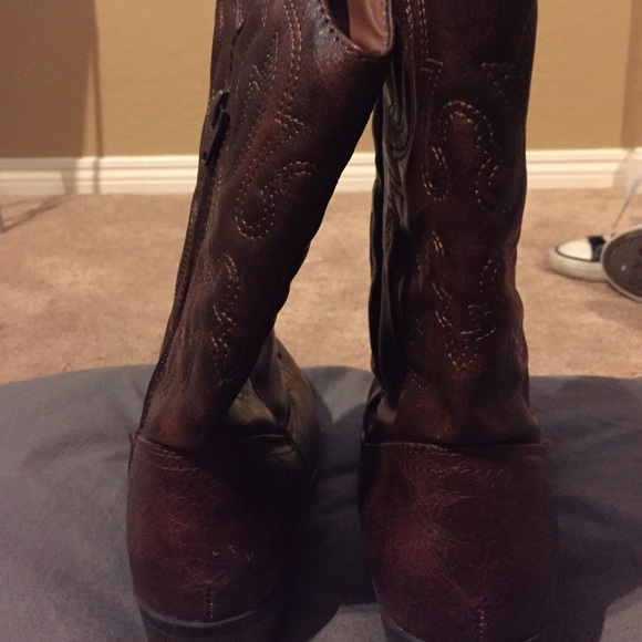 Shoes - Picture 4 of 4