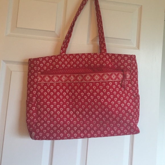 SOLD! Nantucket red messenger bag Vera Bradley - Picture 1 of 3