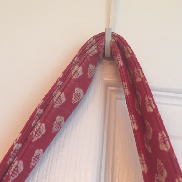 SOLD! Nantucket red messenger bag Vera Bradley - Picture 2 of 3