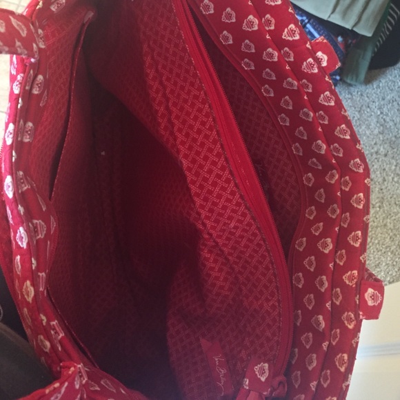 SOLD! Nantucket red messenger bag Vera Bradley - Picture 3 of 3