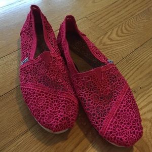 Toms pink lace shoes!