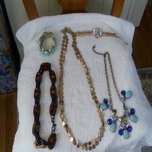 5 piece bundle of jewelry