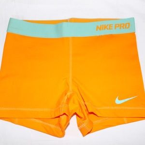 Nike Pro 2.5in Spandex: Orange Cream