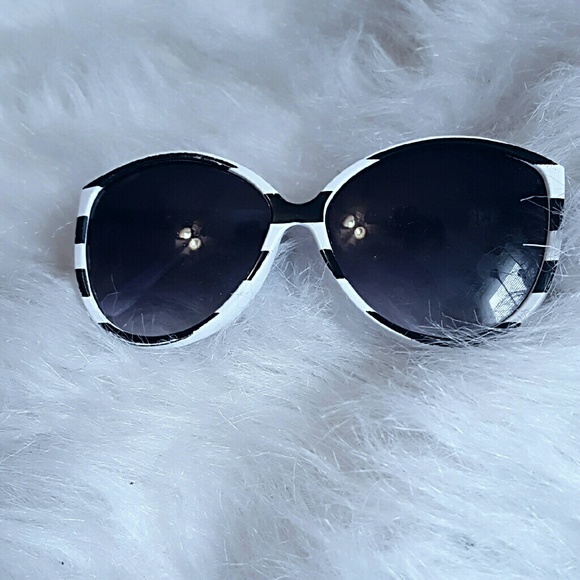 Sold - Picture 1 of 2