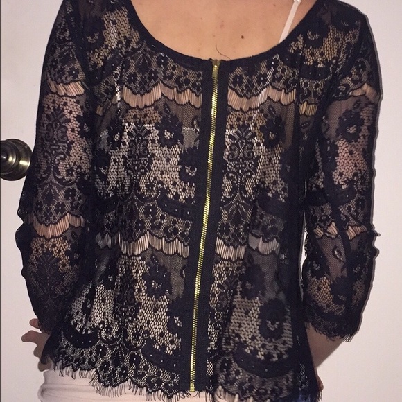 lacey zip-back top