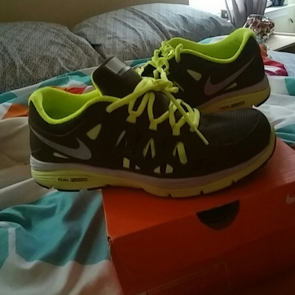 Nike Dual Fusion Run 2 Shield Gs sz 7y