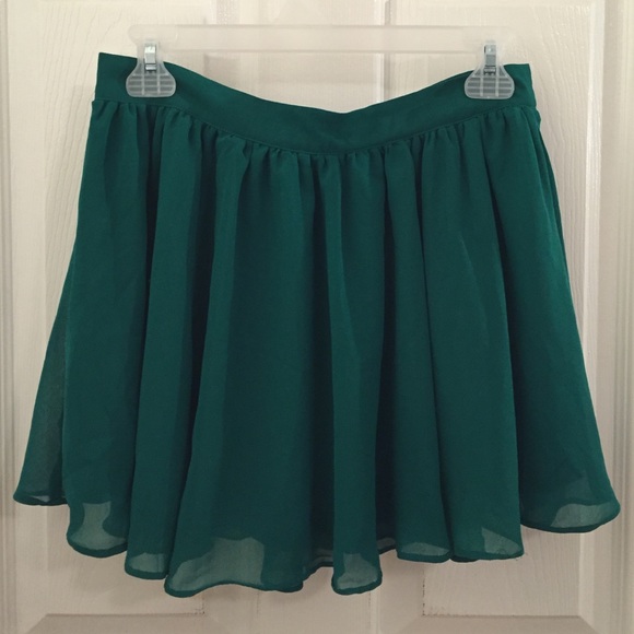 Forever 21 Dresses & Skirts - Forever 21 Green Flowy Skirt