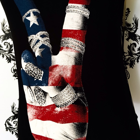 🍀 NWT! 🇺🇸✌🏻️ Gemmed Peace Sign Tank! - Picture 2 of 4