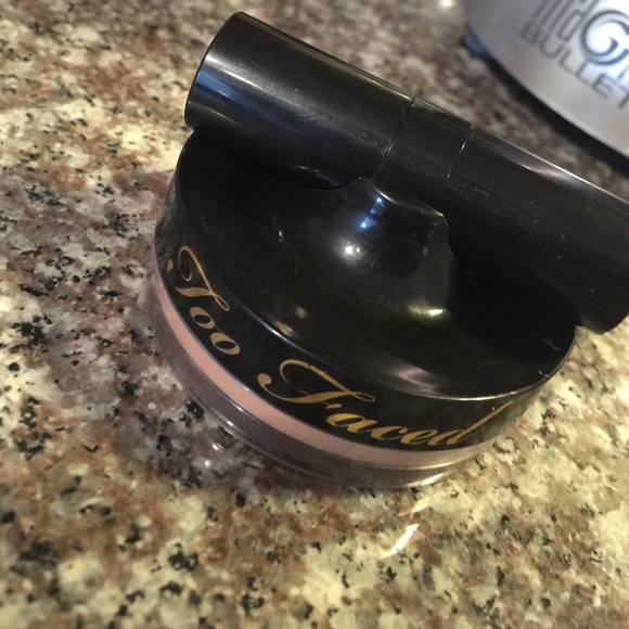 Too face foundation /Concealor