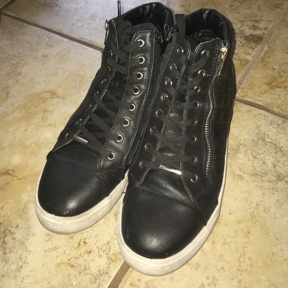 🎀Steve Madden Quilted Sneakers🎀