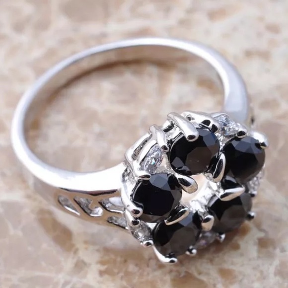 Black Flower Ring - Picture 3 of 4