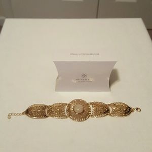 Avon Signature Collection Avanti Medallion Bracele