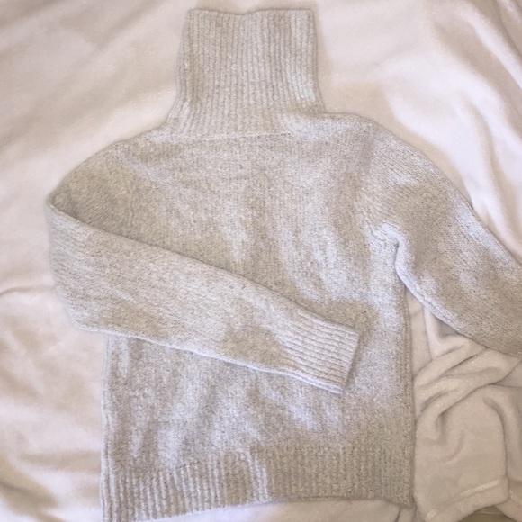 Brandy Melville Sweater