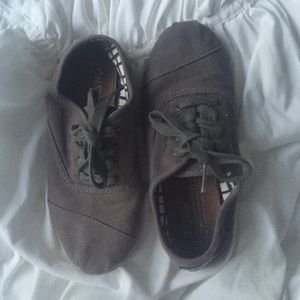 Toms lace up shoes