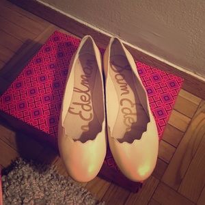 Stylish, comfortable flats. Never worn!