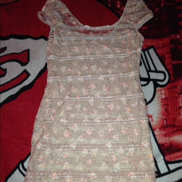 Short lace nude pink dress - Picture 1 of 3