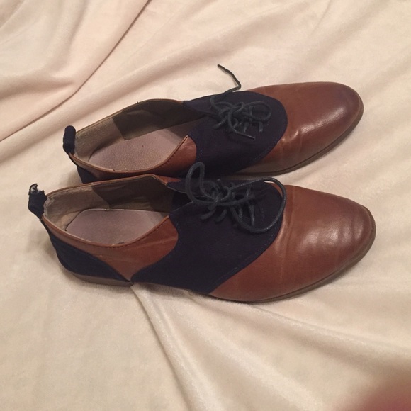 Saddle shoes