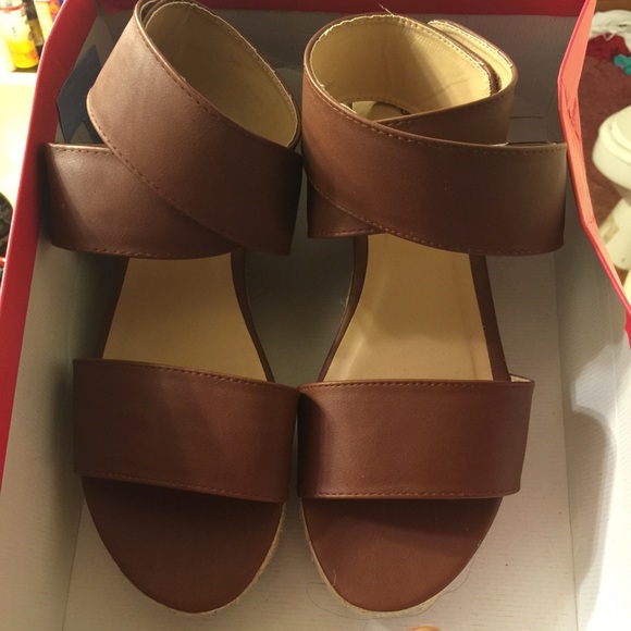 *FINAL MARKDOWN!* Cute Just Fab Ankle Wrap Sandals