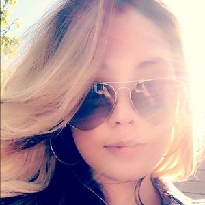 Meet your Posher, Jillian