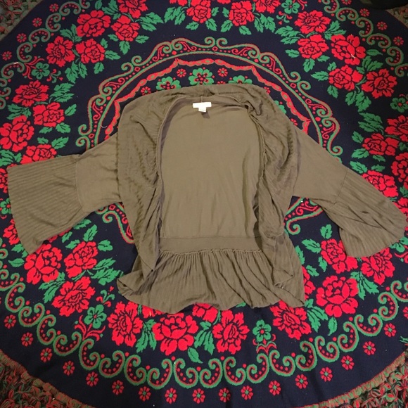 Swing Sweater with Bell Sleeves - Kenar