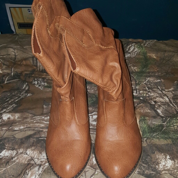 Boots - Picture 1 of 3