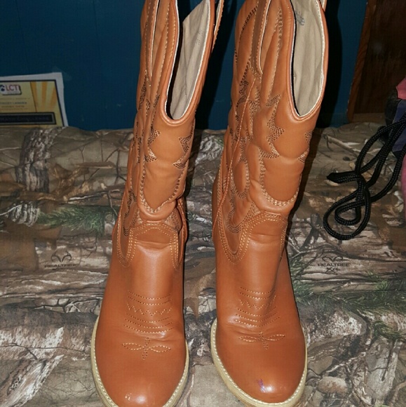 Cowgirl boots - Picture 1 of 3