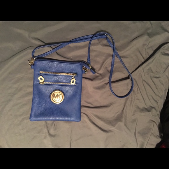 Non authentic MK cross body
