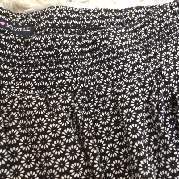 Brandy Melville Skirt - Picture 2 of 2