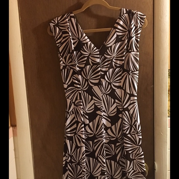 Leaf Print Spring Dress - Picture 2 of 3