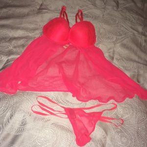 36 D Fly-away front close VS baby doll