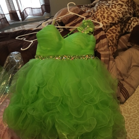 Dresses & Skirts - Prom dress!!