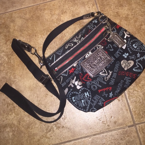 Coach Poppy purse :)