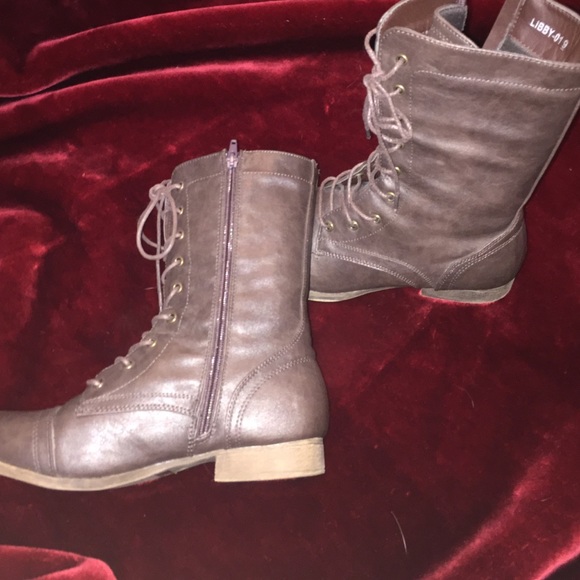 Size 9 Brown Combat boots - Picture 1 of 3